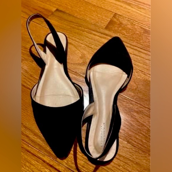 Woman’s Merona closed pointed toe flats - Picture 1 of 2